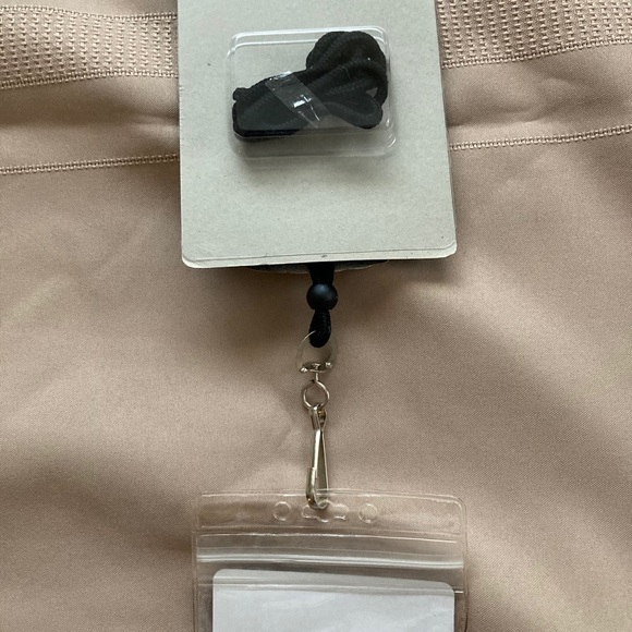 Disney - NWT Vintage Disneyland 50th Fast Pass Holder. - Picture 5 of 5